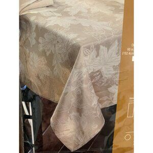 NWT Croft & Barrow Harvest Season Cascading Leaves Woven Tablecloth 60" X 120" O